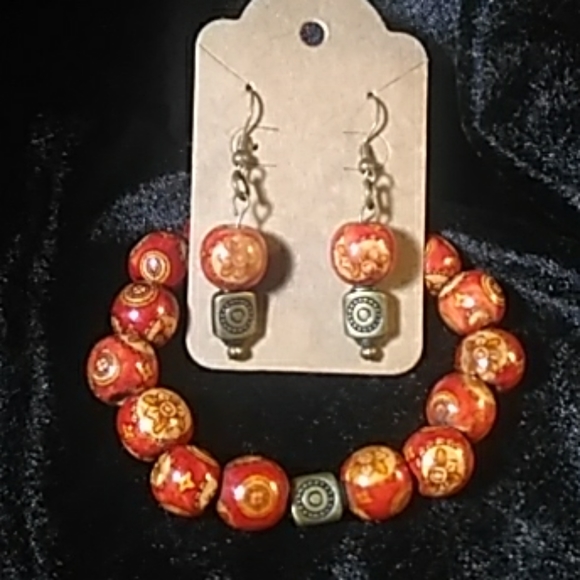 Stretch Bracelet and matching earrings - Picture 1 of 1